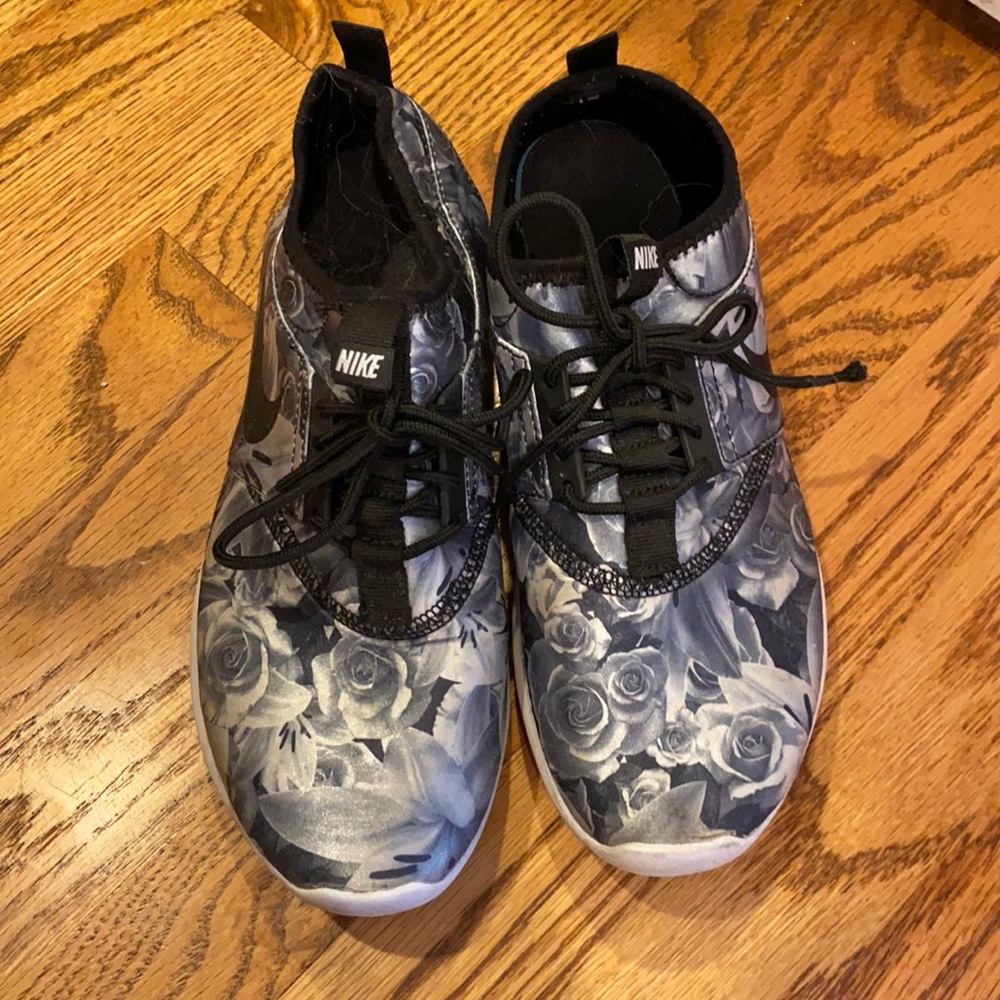 Nike Floral Sneaker